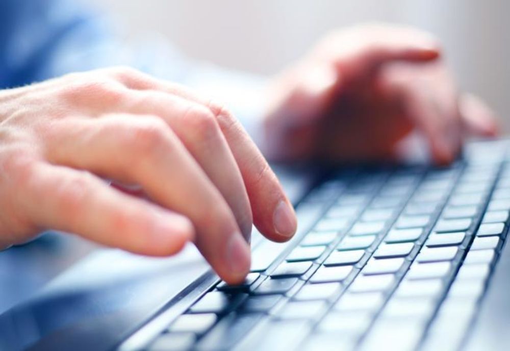 Atenţie la înşelătoriile pe internet! Cum a fost păcălită o femeie din Târnăveni