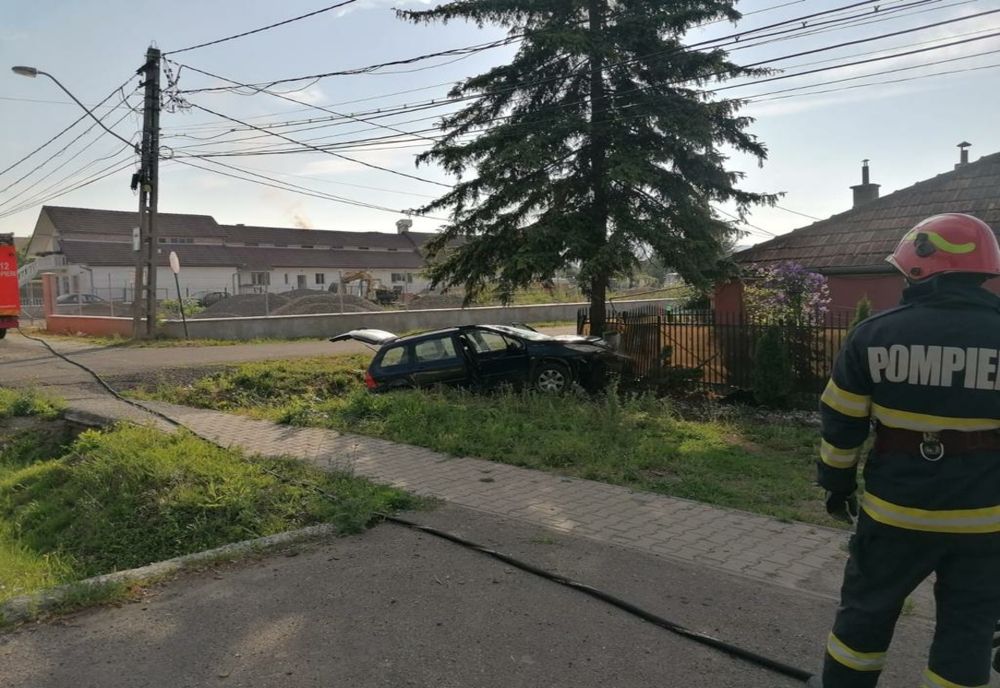 Accident în Reghin! Doi adulţi şi doi copii au fost răniţi (FOTO)