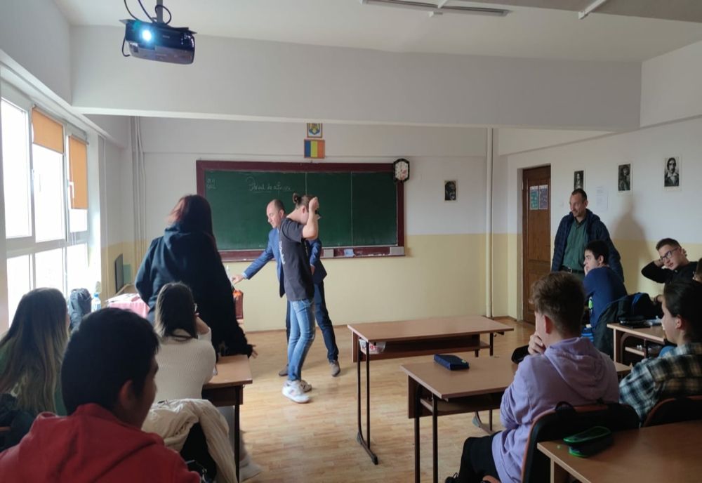 Activități de prevenire a consumului de droguri la Liceul Tehnologic Nr.1 din Luduș (FOTO)