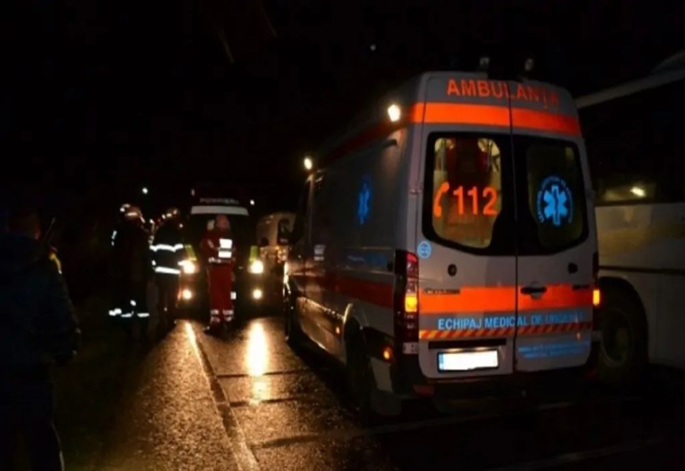 Accident cu trei maşini pe E60 în Hădăreni! Patru persoane au fost rănite