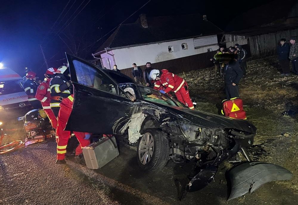 Grav accident în Măgherani! Doi copii şi părinţii lor au fost răniţi şi au ajuns la spital (FOTO)