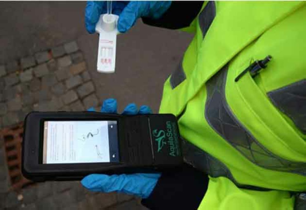 A consumat alcool și droguri, iar mai apoi a plecat la plimbare cu mașina, în miez de noapte