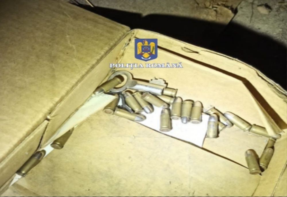 Arme şi muniţie confiscate de la un bărbat din Reghin! Este acuzat de braconaj (FOTO)