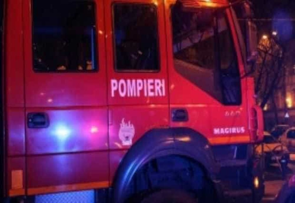 INCENDIU ÎNTR-UN FOST CENTRU COMERCIAL DIN TÂRGU MUREȘ. APROXIMATIV 20 DE PERSOANE EVACUATE 