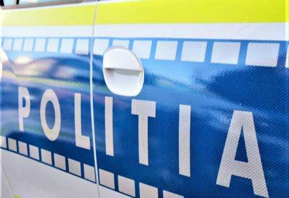 Femeie de 70 de ani, păcălită de un preot fals. A plătit 800 de euro pe oale și cuțite