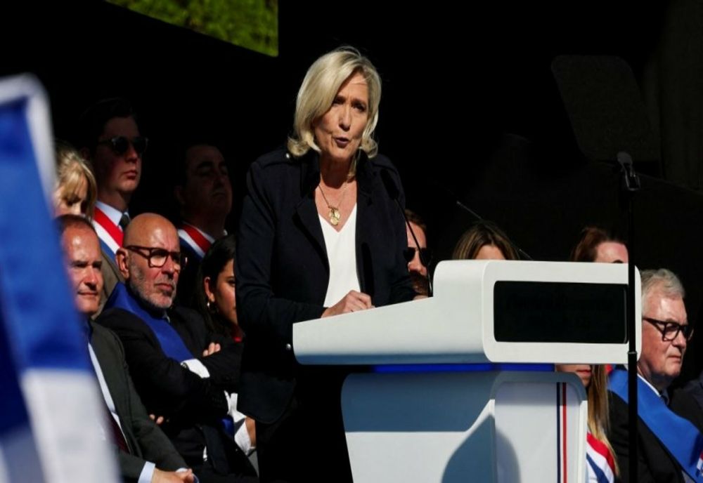 INTERZISĂ LA PREZIDENȚIALE, MARINE LE PEN DENUNȚĂ "O VÂNĂTOARE DE VRĂJITOARE"