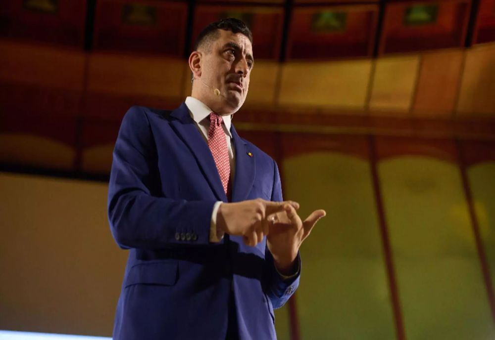 GEORGE SIMION: GUVERNUL LUI MACRON A CĂZUT. SĂ SPERĂM CĂ URMEAZĂ GUVERNUL LUI DIN ROMÂNIA 