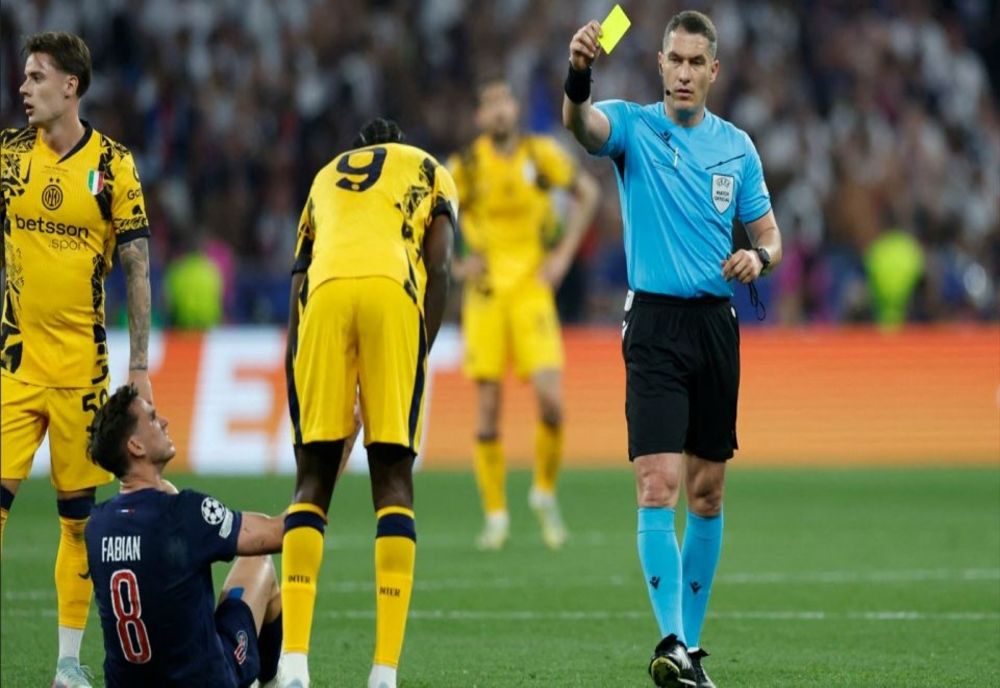 Fotbal / Istvan Kovacs va arbitra meciul Borussia Dortmund - Inter Milano, din Liga Campionilor