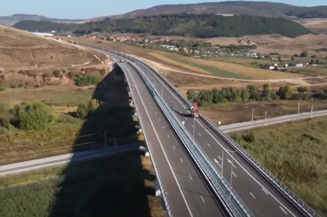 A8 avansează rapid între Târgu Mureș și Miercurea Nirajului. Primii kilometri, pregătiți pentru 2027