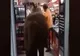  VIDEO | Scene rare: un bărbat a intrat cu calul în magazin!