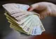 Femeie de 90 de ani păcălită de un bărbat: i-a furat 750 de lei