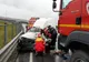 Accident pe A3! Un tânăr din Mureş a fost rănit după ce s-a izbit cu maşina de un autotren (FOTO)