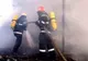 Incendiu violent în Deda! Un câine a murit, iar sute de baloţi de fân au fost distruşi de flăcări