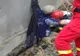 Mureş: Bărbat prins sub un zid! Intervin pompierii (FOTO)