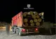 Prins transportând ilegal circa 16 mc de lemn, a rămas fără marfă, dar și fără autocamion
