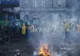 Alertă la Bruxelles. Fermierii au incendiat cauciucuri și baloți! PROTESTE violente
