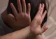 Caz șocant în Mureș: femeie cercetată după ce și-a bătut fiica bolnavă psihic
