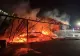 Incendiu puternic la un depozit de cărbuni din Mureș. O hală industrială și o casă au fost mistuite de flăcări