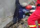Mureş: Bărbat prins sub un zid! Intervin pompierii (FOTO)